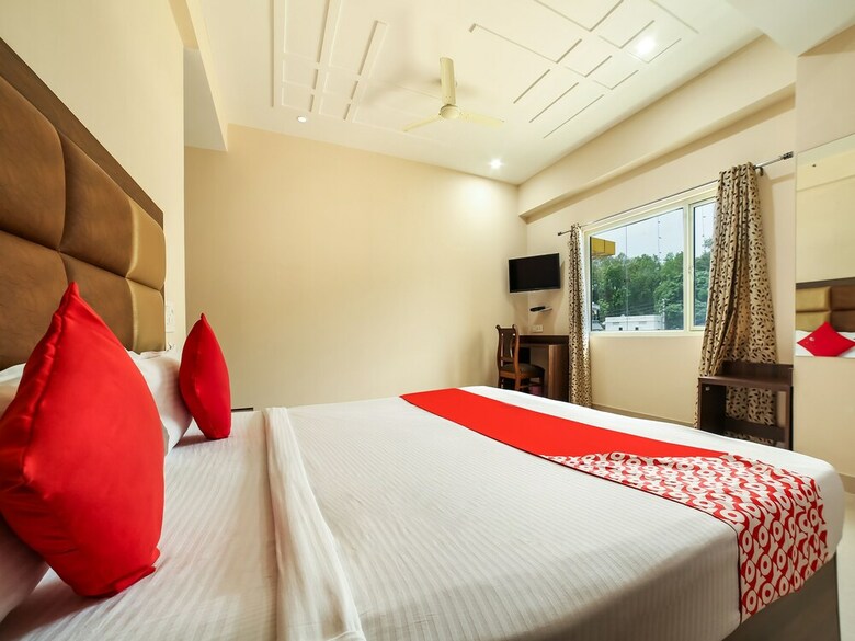Hotel Capital O 37423 Golden Leaf