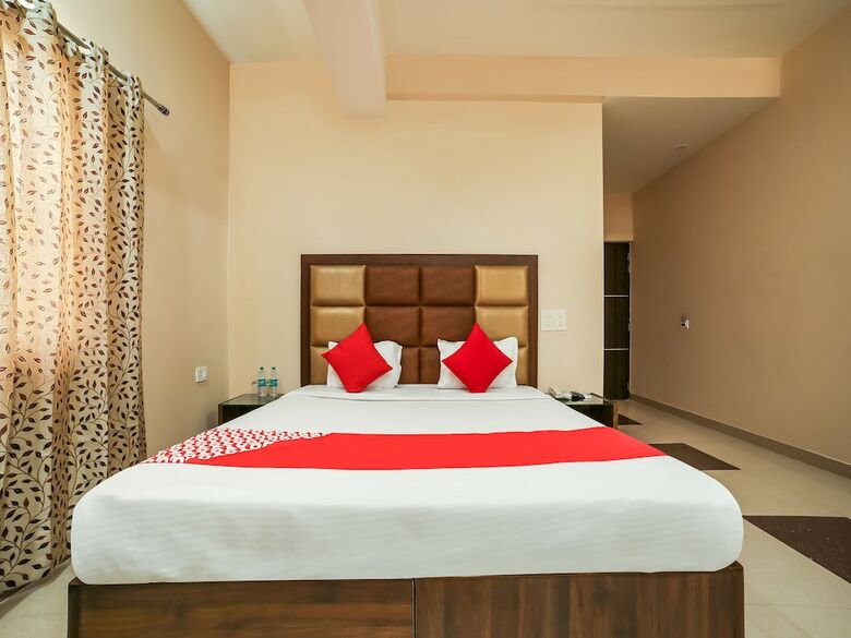 Hotel Capital O 37423 Golden Leaf