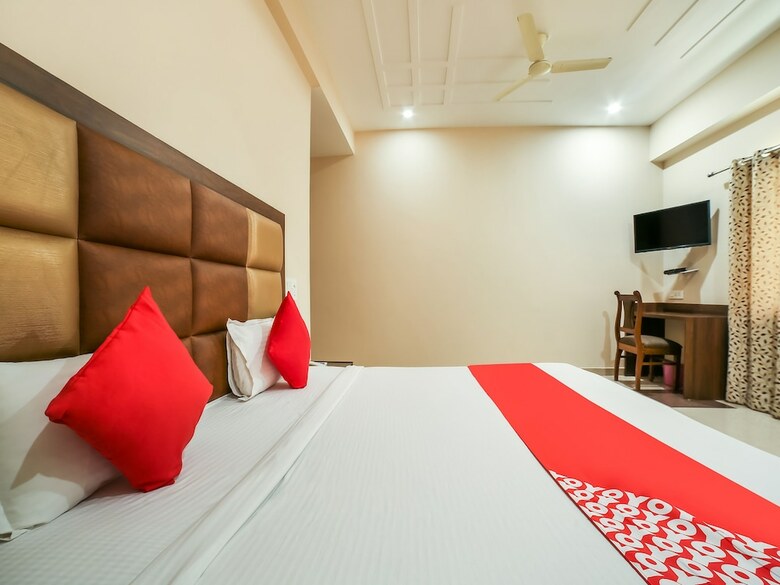 Hotel Capital O 37423 Golden Leaf