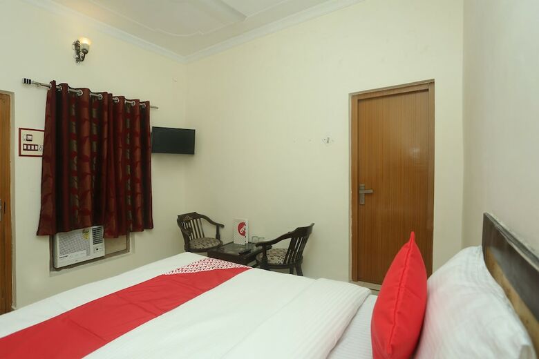 Hotel Oyo 18267 Sunita