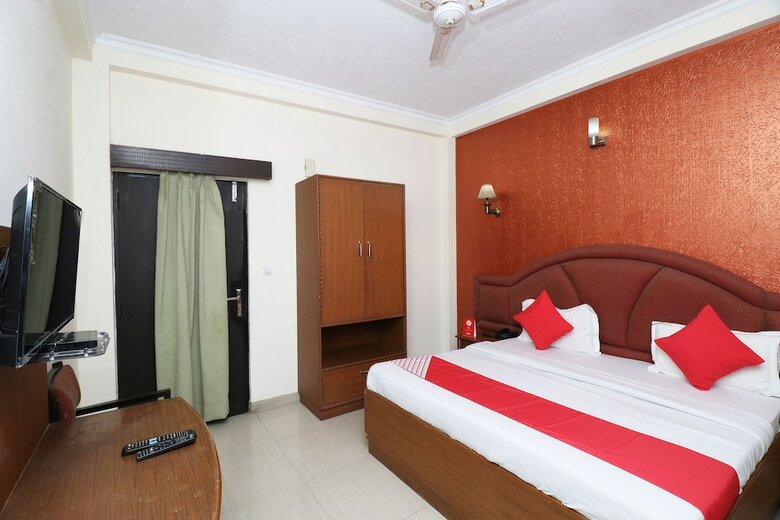 Hotel Oyo 24974 Bharat Resort