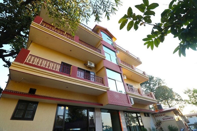 Hotel Oyo 24974 Bharat Resort