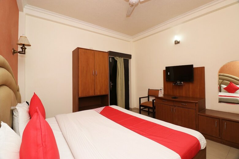 Hotel Oyo 24974 Bharat Resort