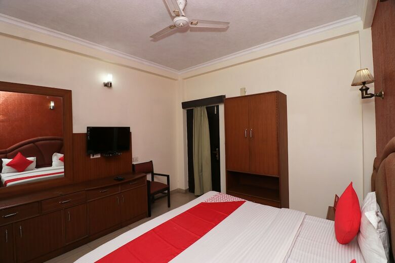 Hotel Oyo 24974 Bharat Resort