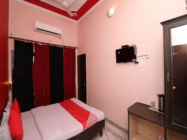Oyo 24340 Hotel Laxmi Palace