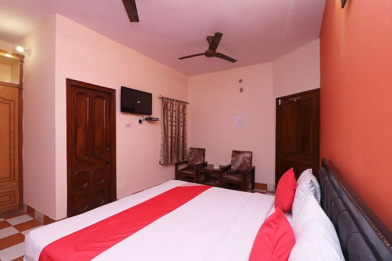 Hotel Oyo 24020 Megha Yatri Niwas