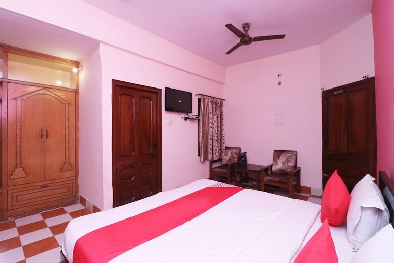 Hotel Oyo 24020 Megha Yatri Niwas