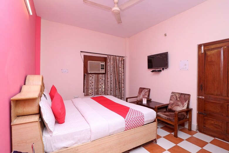 Hotel Oyo 24020 Megha Yatri Niwas
