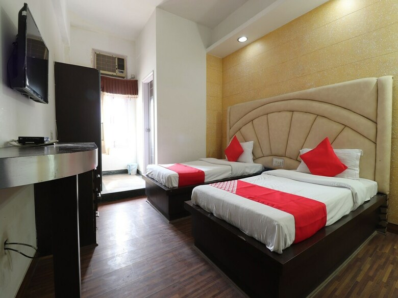 Oyo 35998 Hotel Paonta Valley