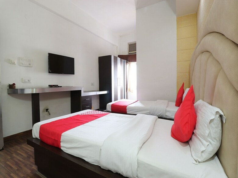 Oyo 35998 Hotel Paonta Valley