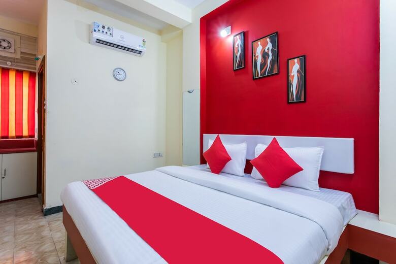 Oyo 24109 Hotel Santushti