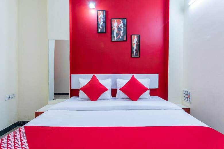 Oyo 24109 Hotel Santushti