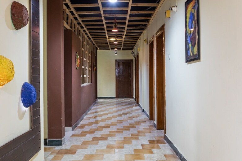 Oyo 24109 Hotel Santushti