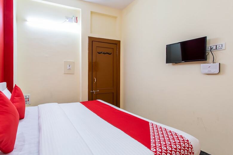 Oyo 24109 Hotel Santushti