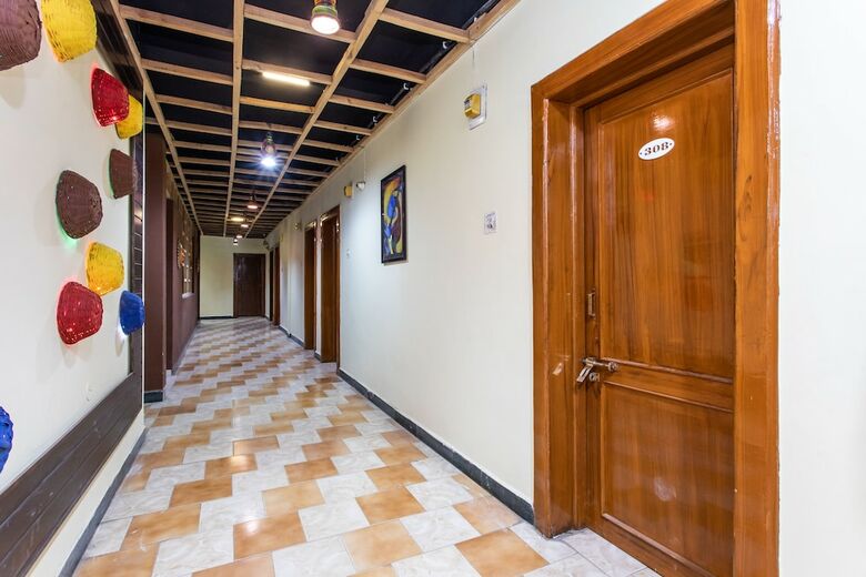 Oyo 24109 Hotel Santushti