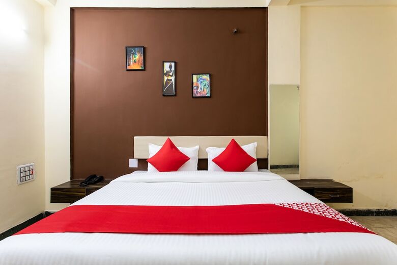 Oyo 24109 Hotel Santushti