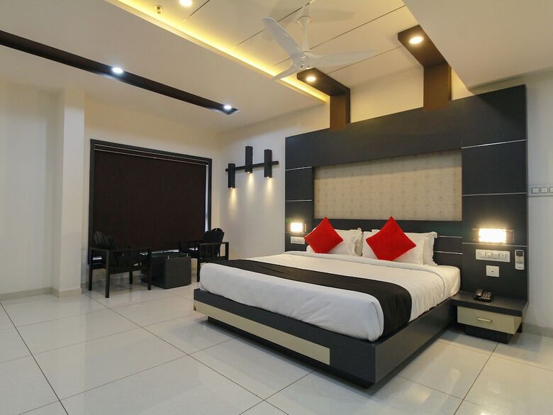 Hotel Capital O 29700 Le Moshe Inn