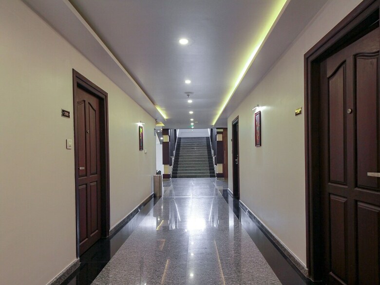 Hotel Capital O 29700 Le Moshe Inn