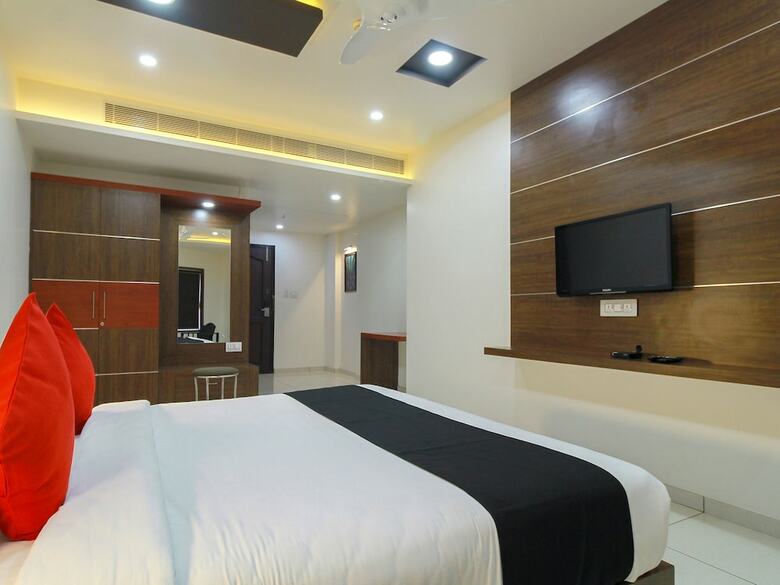 Hotel Capital O 29700 Le Moshe Inn