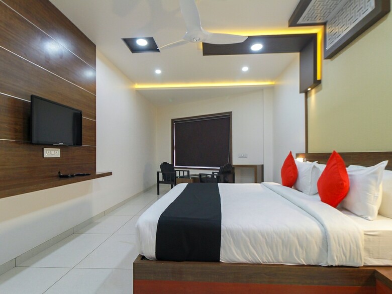 Hotel Capital O 29700 Le Moshe Inn