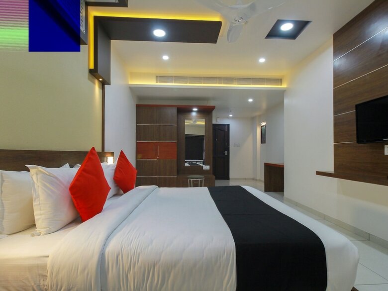 Hotel Capital O 29700 Le Moshe Inn