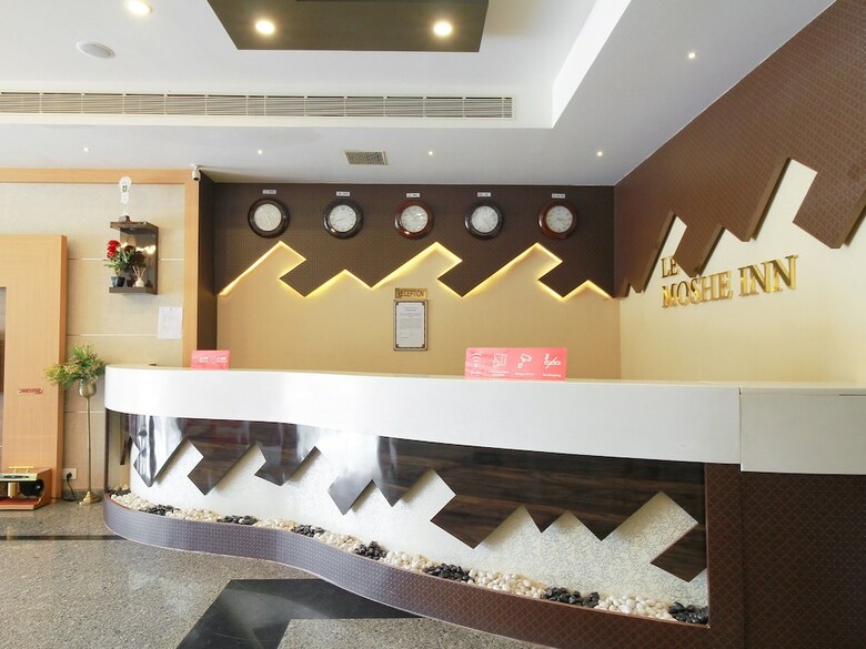 Hotel Capital O 29700 Le Moshe Inn