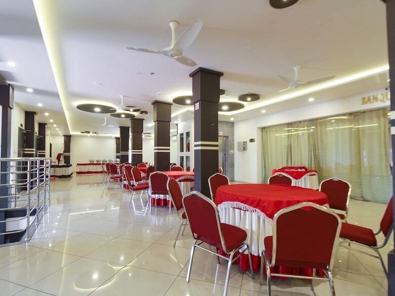 Hotel Capital O 29700 Le Moshe Inn