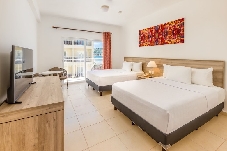 Hotel Decameron Isla Coral - All Inclusive