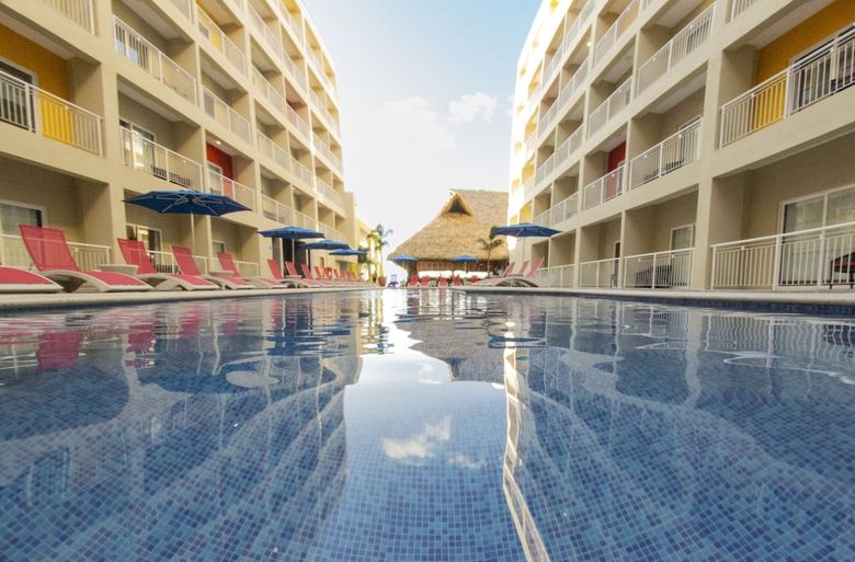Hotel Decameron Isla Coral - All Inclusive