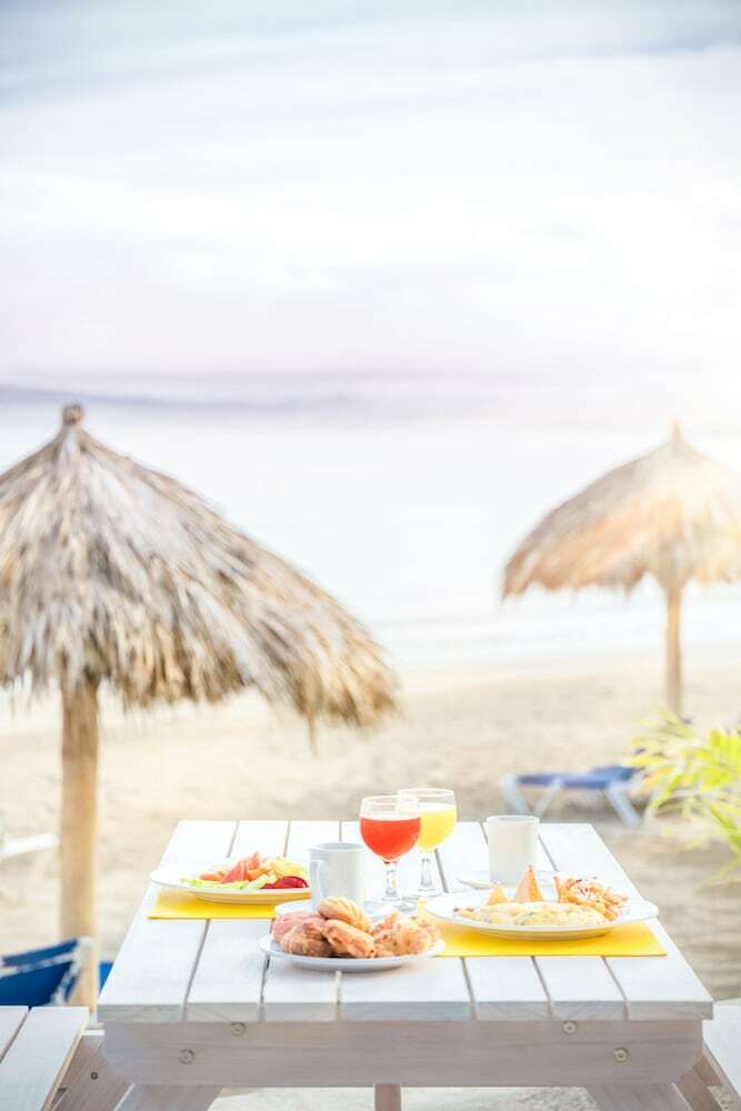 Hotel Decameron Isla Coral - All Inclusive