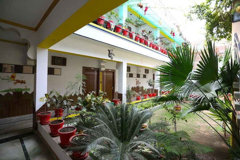 Hotel Oyo 33349 Budha Palace