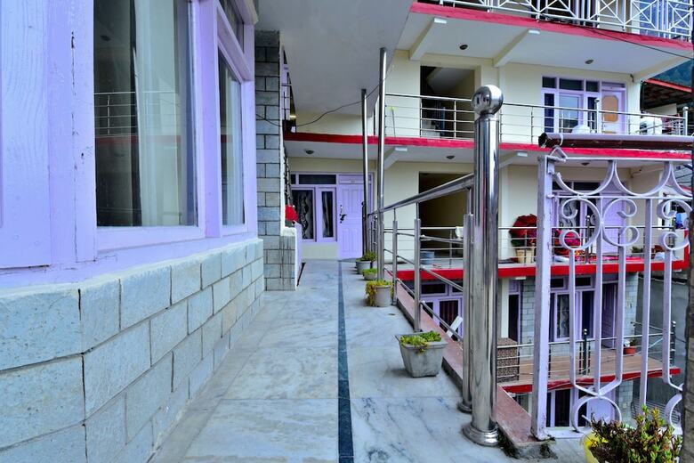 Oyo 30387 Pine View Hotel Manali �??