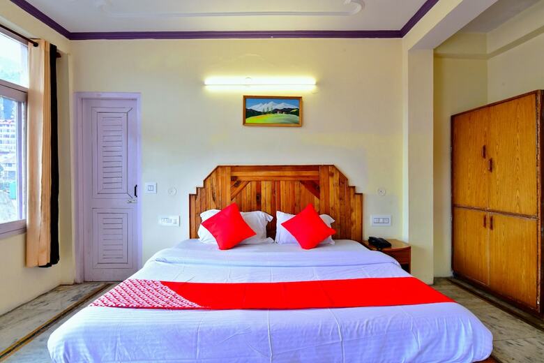 Oyo 30387 Pine View Hotel Manali �??