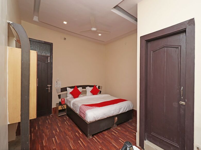 Oyo 29345 Hotel Samrat