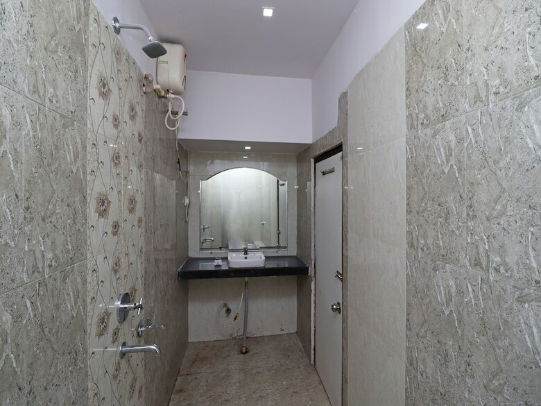 Oyo 29345 Hotel Samrat