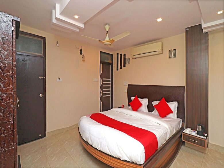 Oyo 29345 Hotel Samrat
