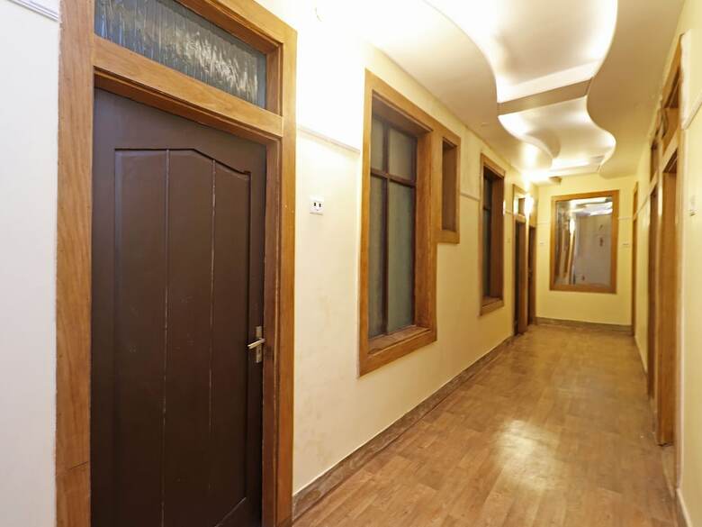Oyo 29345 Hotel Samrat