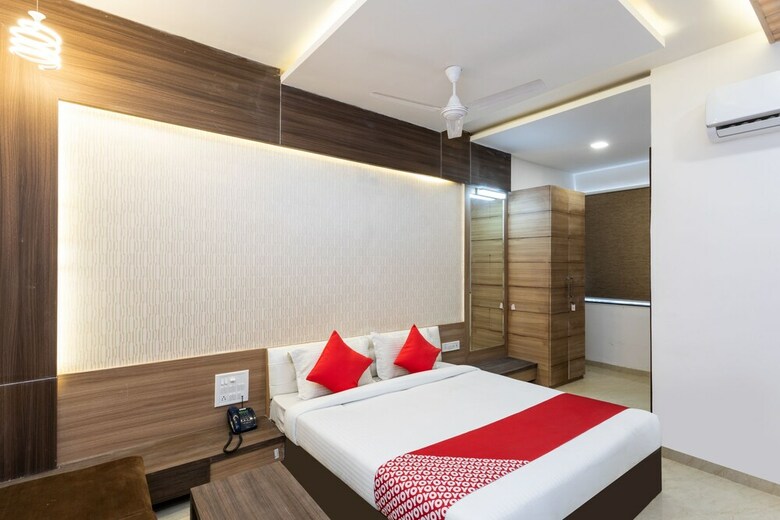 Oyo 22688 Hotel Shivrattan