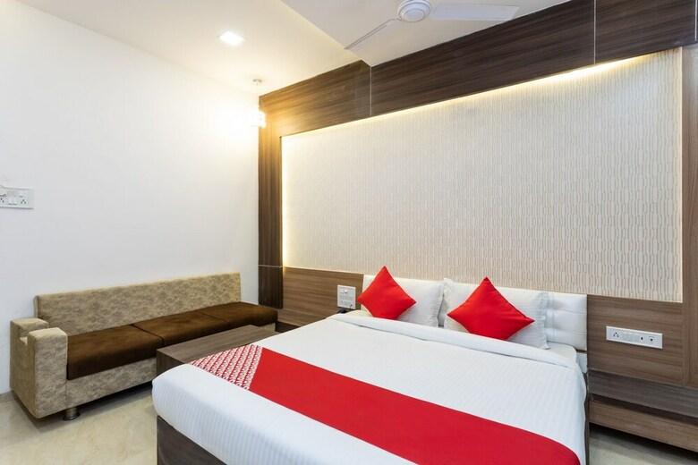 Oyo 22688 Hotel Shivrattan