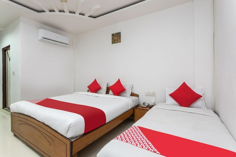 Oyo 22688 Hotel Shivrattan