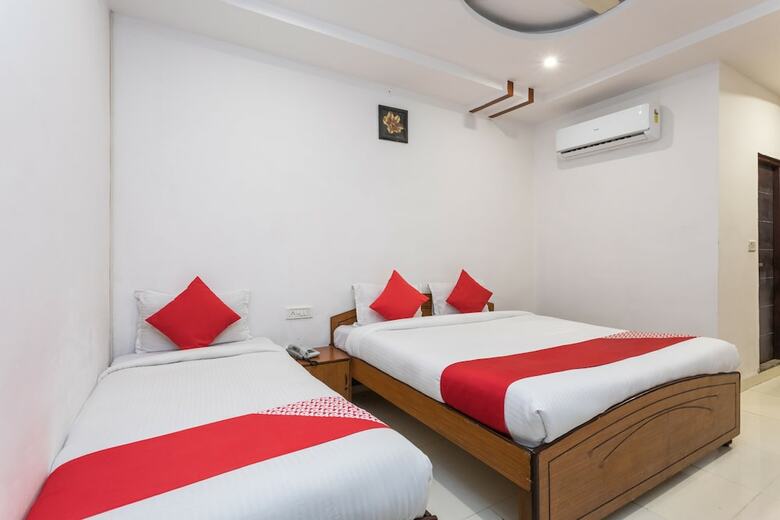Oyo 22688 Hotel Shivrattan