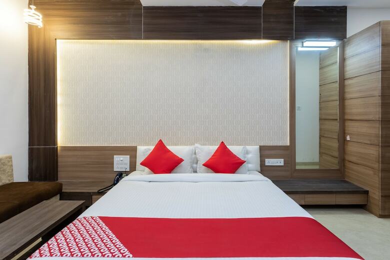 Oyo 22688 Hotel Shivrattan