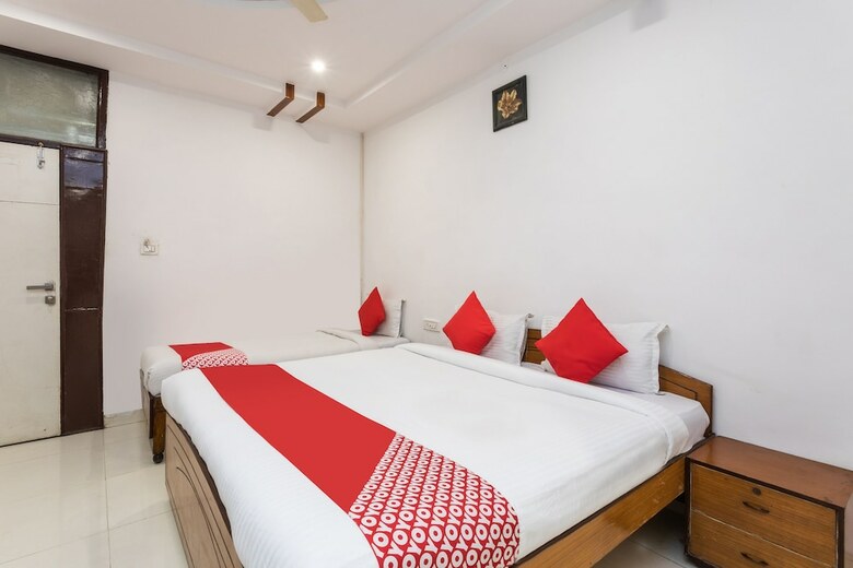 Oyo 22688 Hotel Shivrattan
