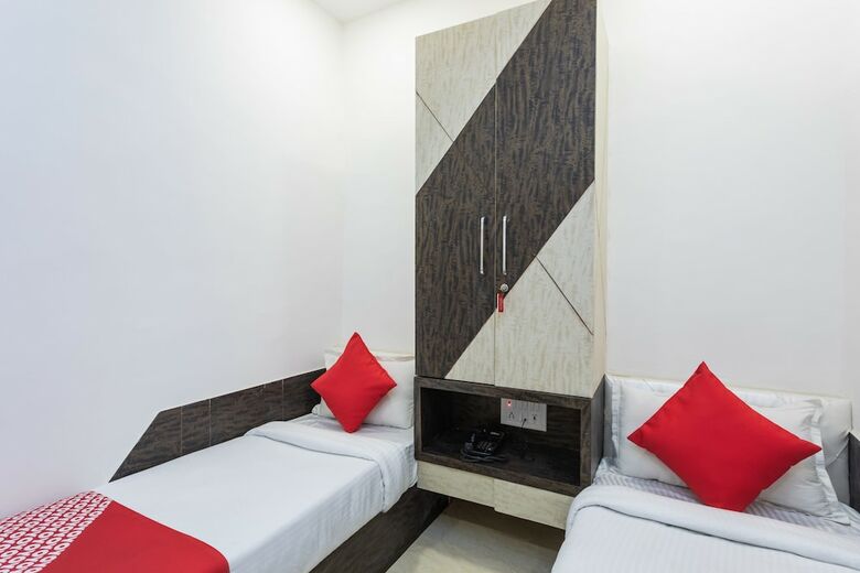 Oyo 22688 Hotel Shivrattan