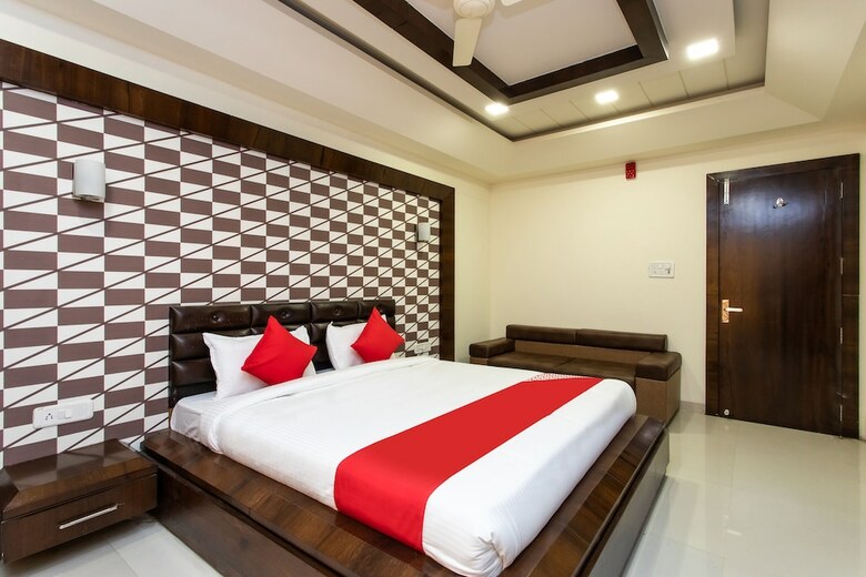 Oyo 23640 Hotel Sai Kripa