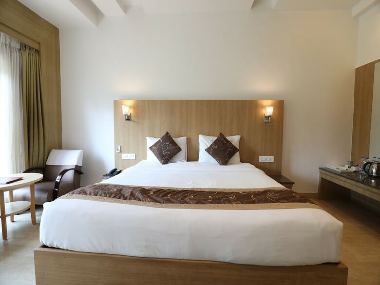 Oyo 28682 Hotel Devika