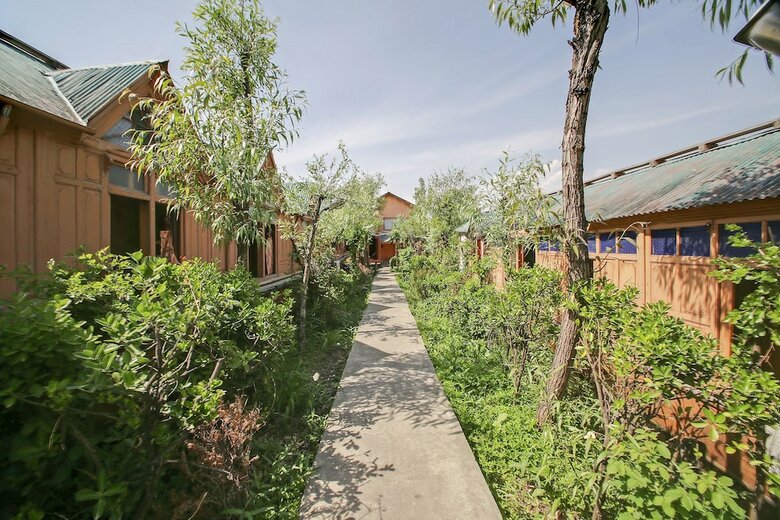 Hotel Oyo 6410 Amina Houseboat