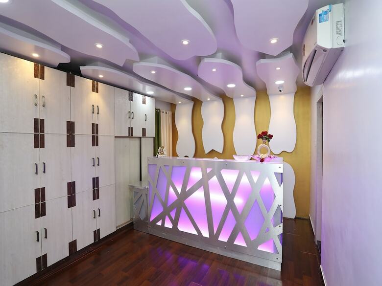 Hotel Oyo 11422 Green Edge Regency