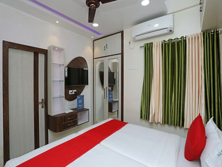 Hotel Oyo 11422 Green Edge Regency