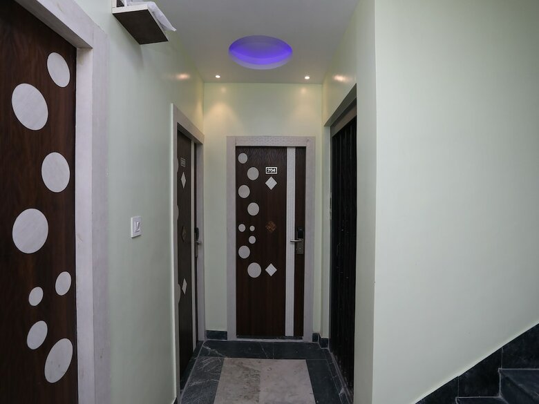 Hotel Oyo 11422 Green Edge Regency